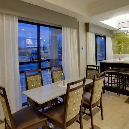 קרלסטד Holiday Inn Express Hotel & Suites Meadowlands Area By Ihg מראה חיצוני תמונה