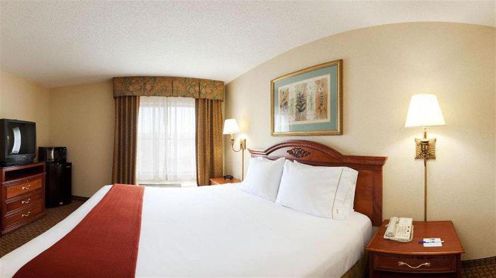 קרלסטד Holiday Inn Express Hotel & Suites Meadowlands Area By Ihg מראה חיצוני תמונה