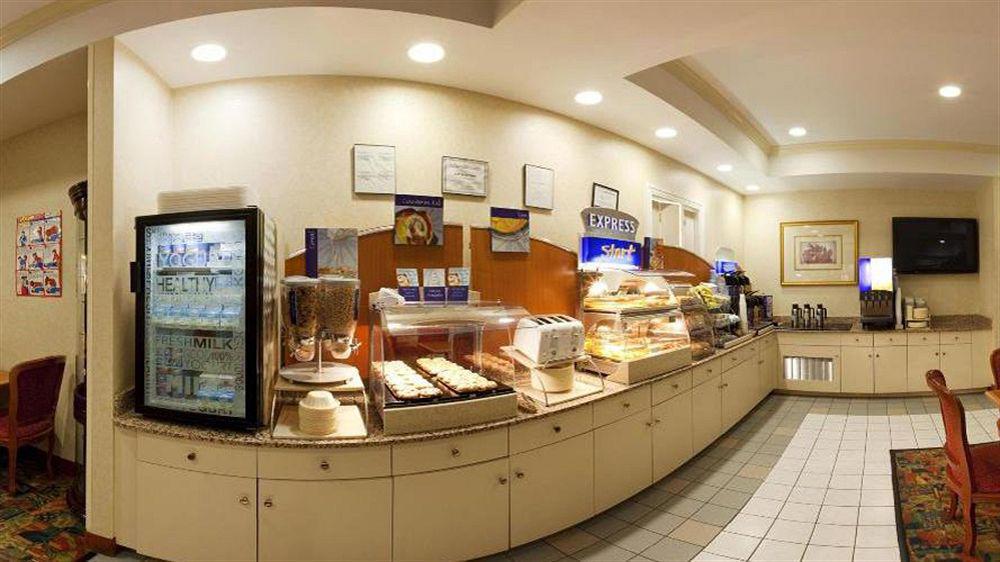 קרלסטד Holiday Inn Express Hotel & Suites Meadowlands Area By Ihg מראה חיצוני תמונה