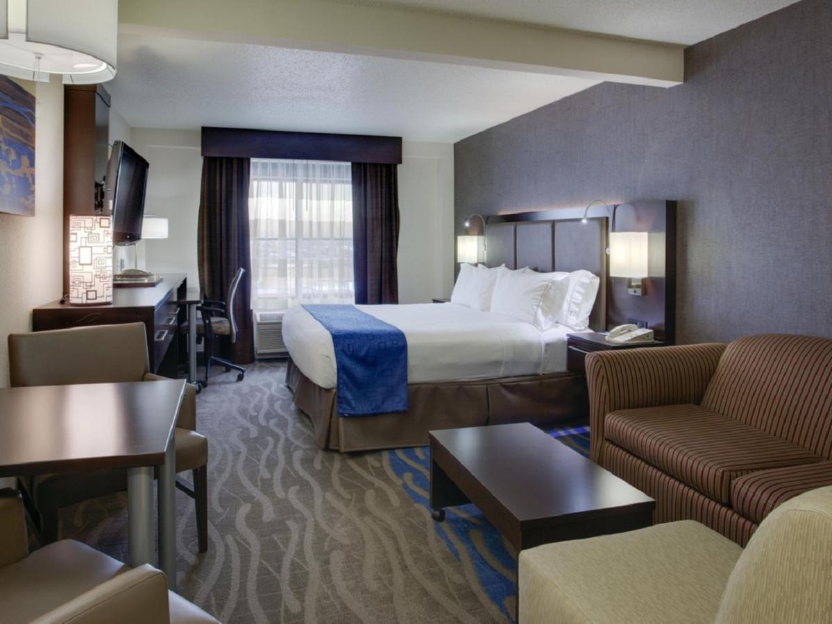 קרלסטד Holiday Inn Express Hotel & Suites Meadowlands Area By Ihg מראה חיצוני תמונה