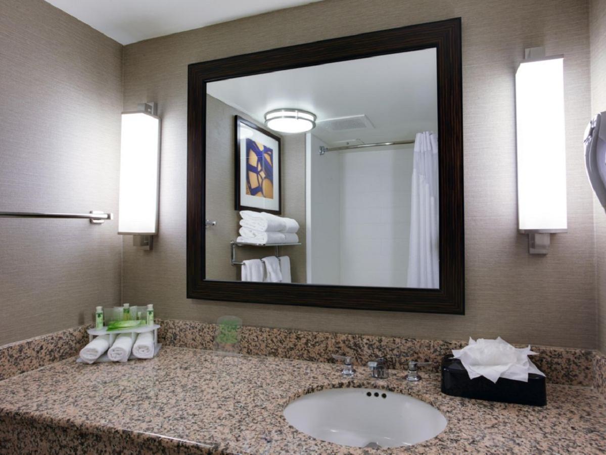 קרלסטד Holiday Inn Express Hotel & Suites Meadowlands Area By Ihg מראה חיצוני תמונה