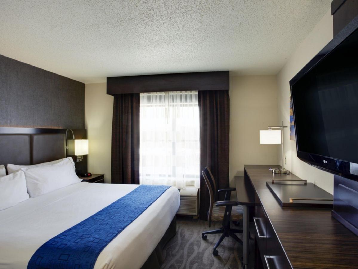 קרלסטד Holiday Inn Express Hotel & Suites Meadowlands Area By Ihg מראה חיצוני תמונה